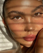Load image into Gallery viewer, Turmeric Facial Serum
